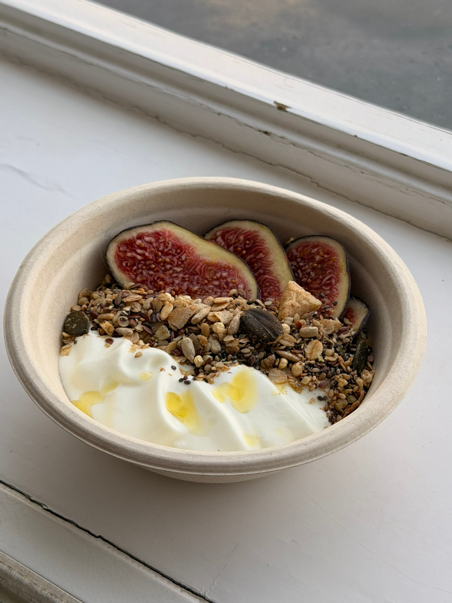 Cultie Joghurt-Bowl mit Feigen und Granola